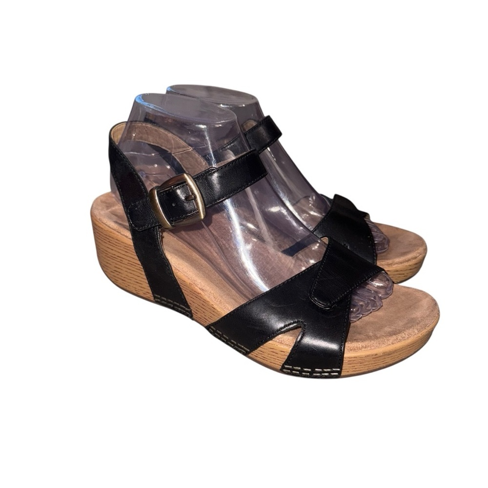 Dansko Black Leather Wedge Sandals Size 38 EU 7.5 8 Comfort Buckle Strap - Picture 2 of 6